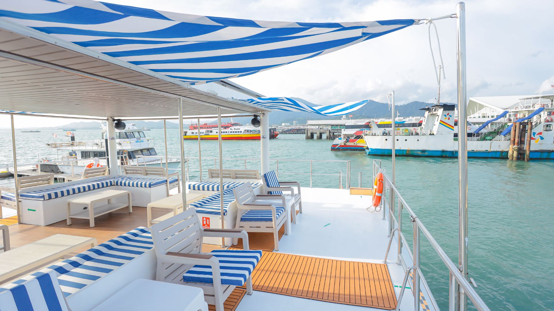 Lumlee 2 Sunset Cruise - Private Yacht Charter (4 Hours)