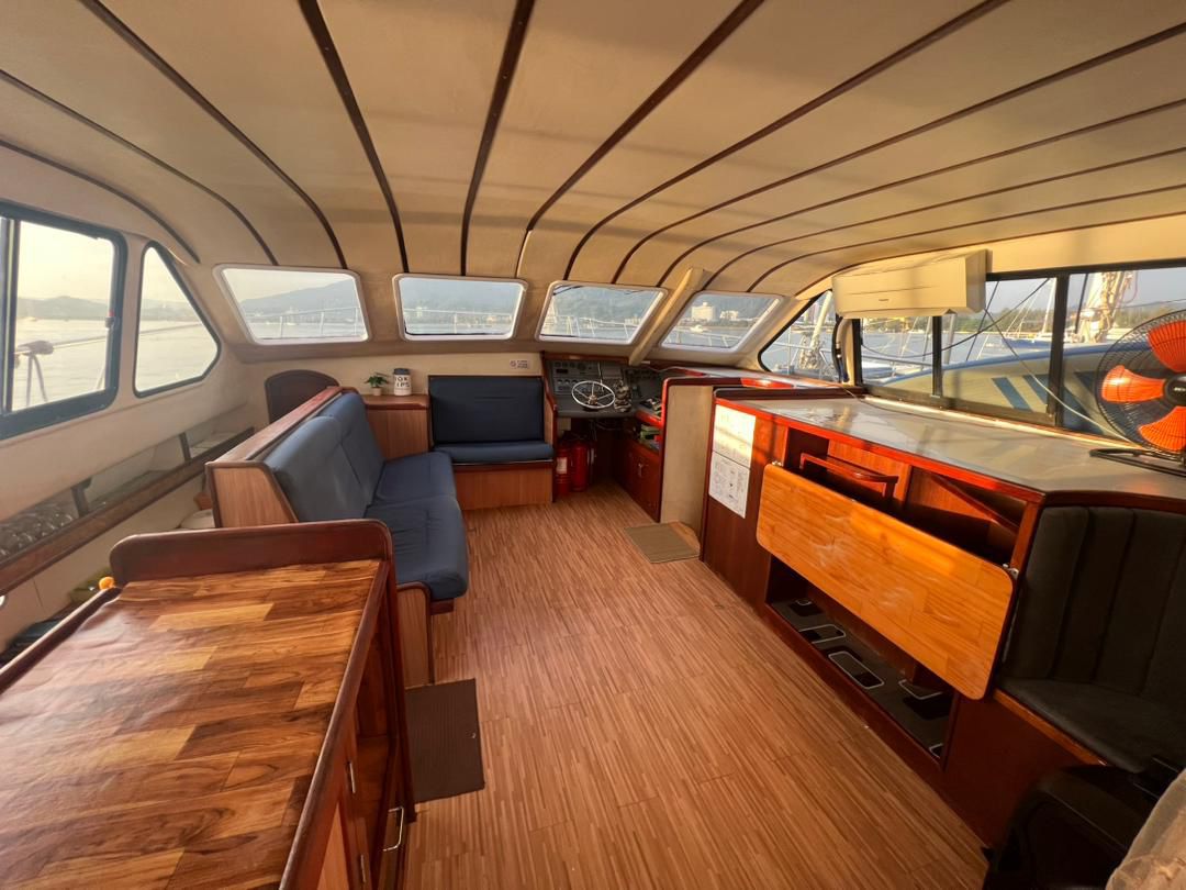 Hercules Private Yacht Charter – Luxury Party & Sunset Cruise Experience (4 Hours)