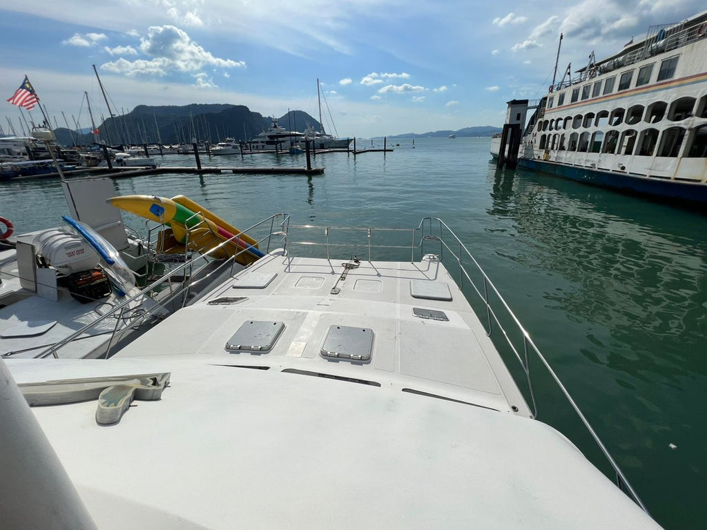 Hercules Private Yacht Charter – Luxury Party & Sunset Cruise Experience (4 Hours)
