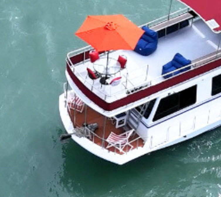 Langkapuri – Elegant Power Yacht (4 Hours)