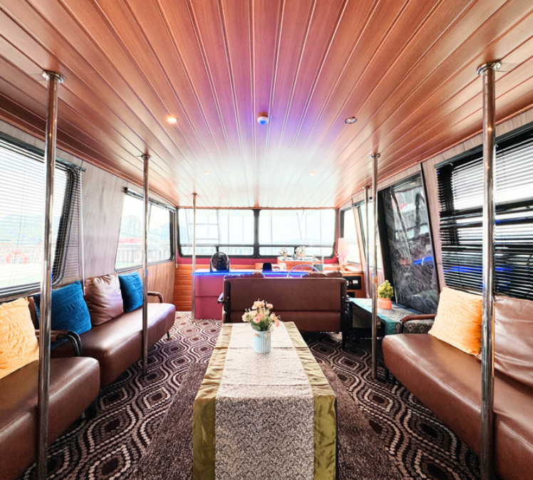 Langkapuri – Elegant Power Yacht (4 Hours)