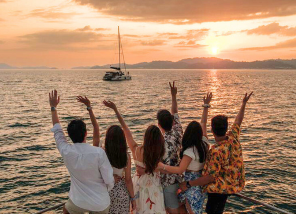 Langkapuri – Elegant Power Yacht (4 Hours)