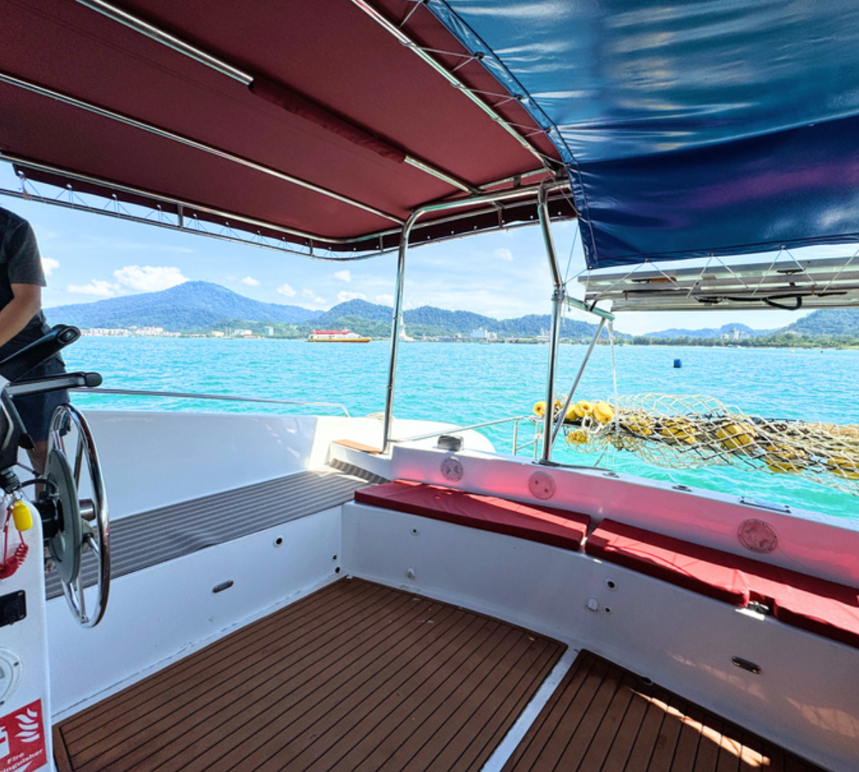 Langsuri – Spacious Front & Upper Deck Yacht (4 Hours)