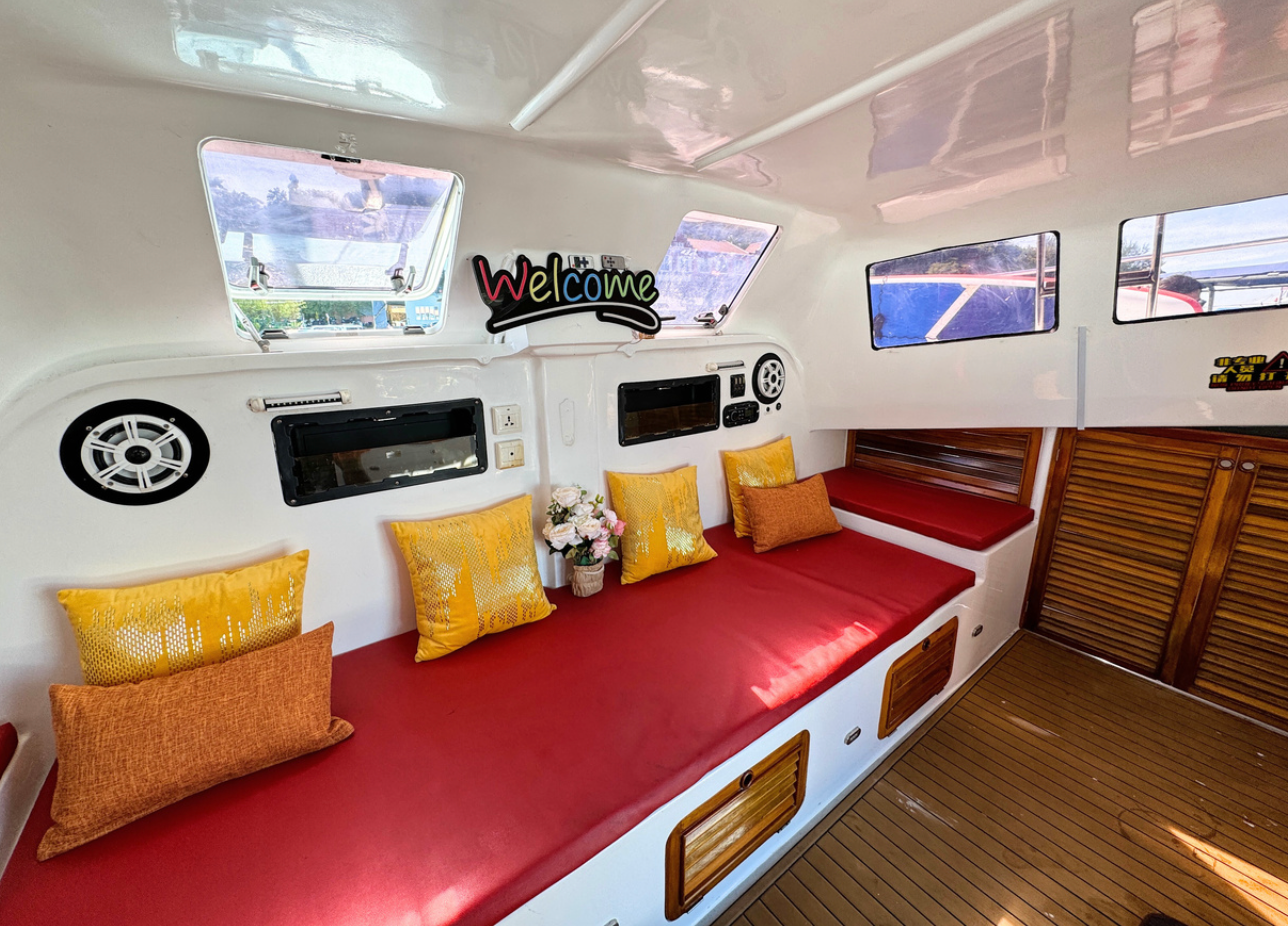 Langsuri – Spacious Front & Upper Deck Yacht (4 Hours)