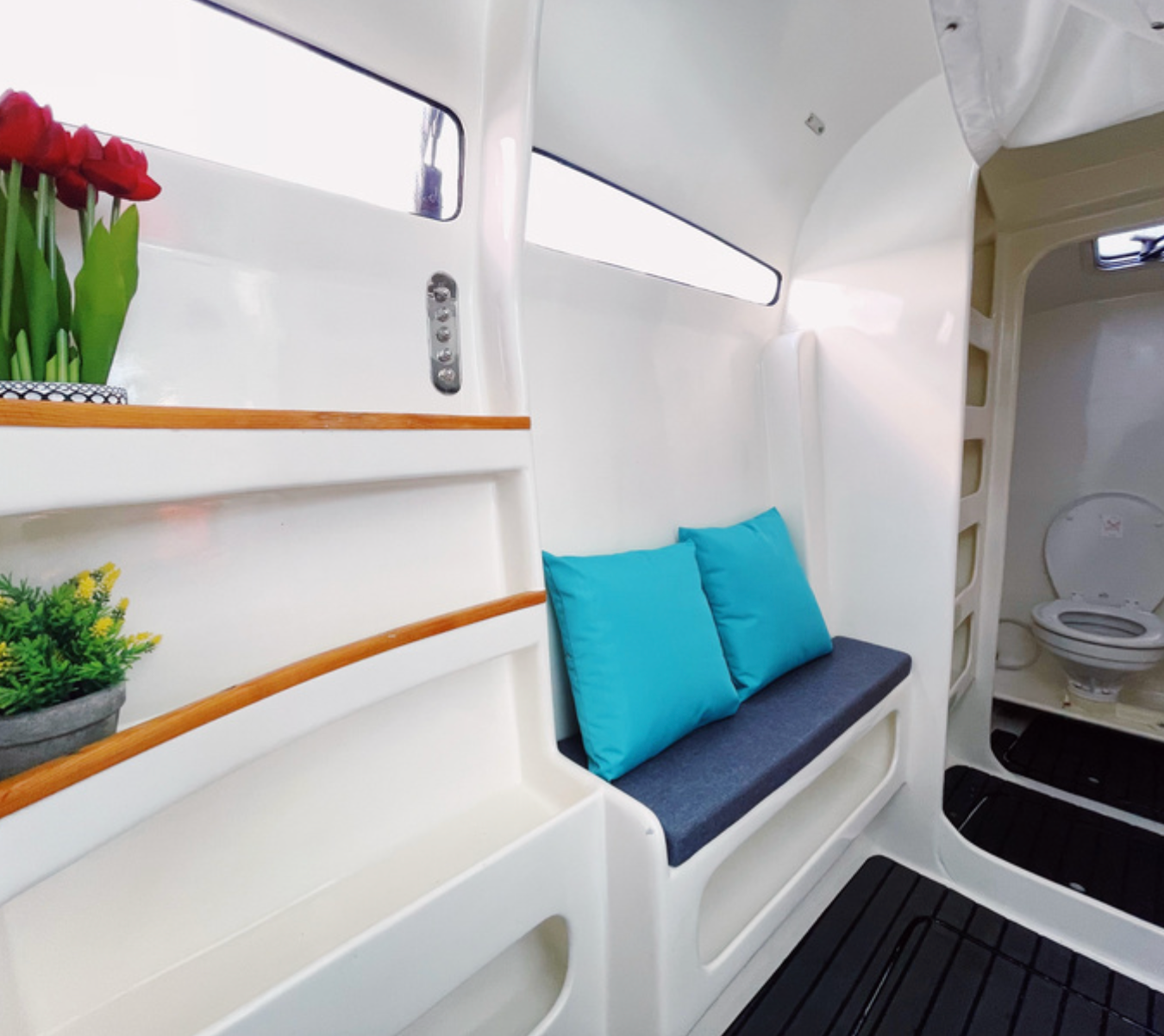 Rubylite – Open-Air Yacht with Spacious Front Deck (4 Hours)