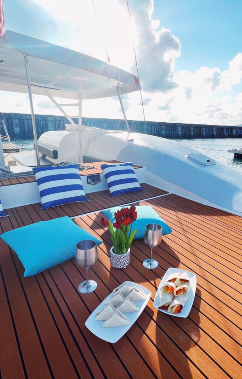 Rubylite – Open-Air Yacht with Spacious Front Deck (4 Hours)