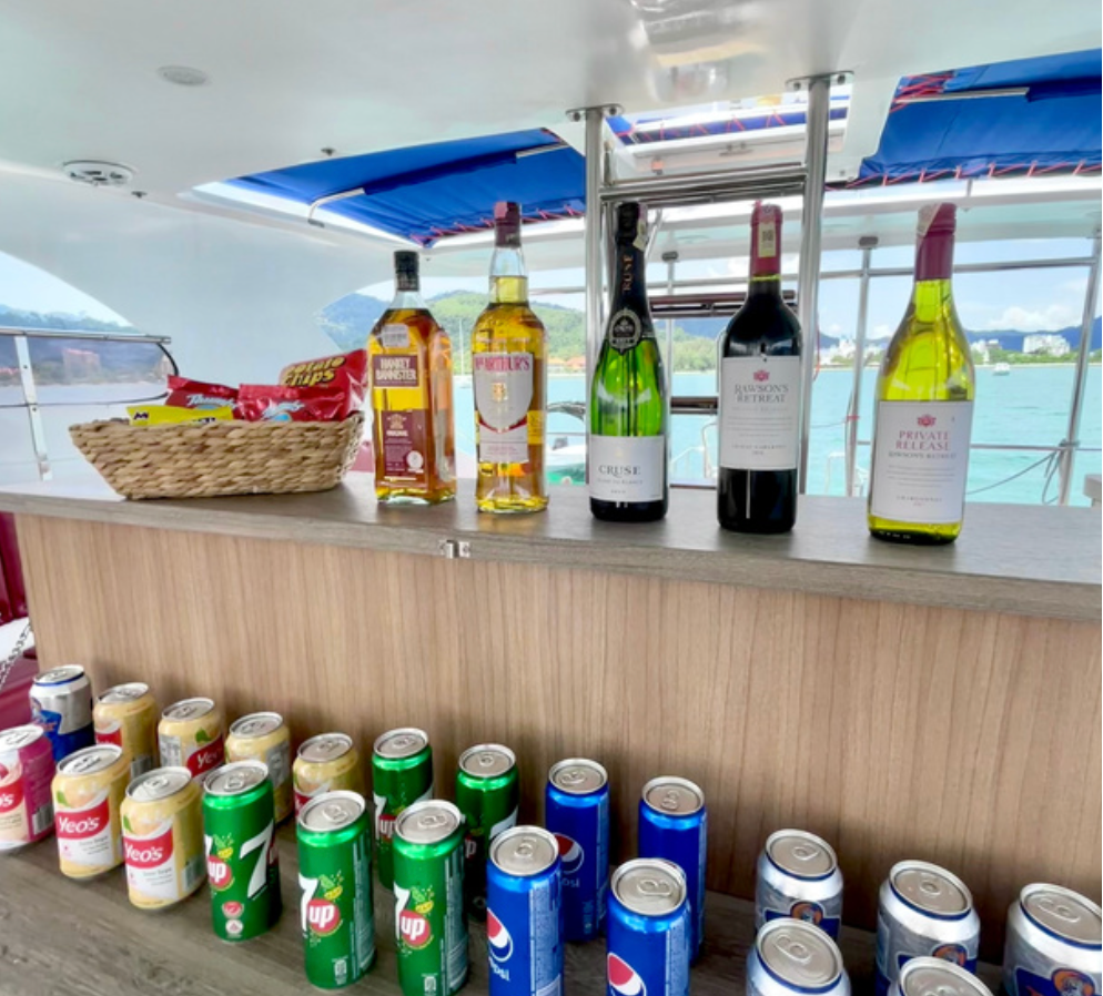 Starry Eyes – Open-Air Double Deck Party Boat (4 Hours)