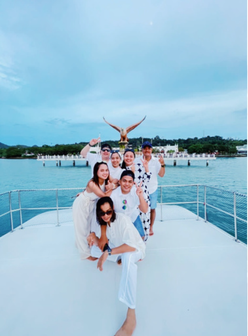 Starry Eyes – Open-Air Double Deck Party Boat (4 Hours)