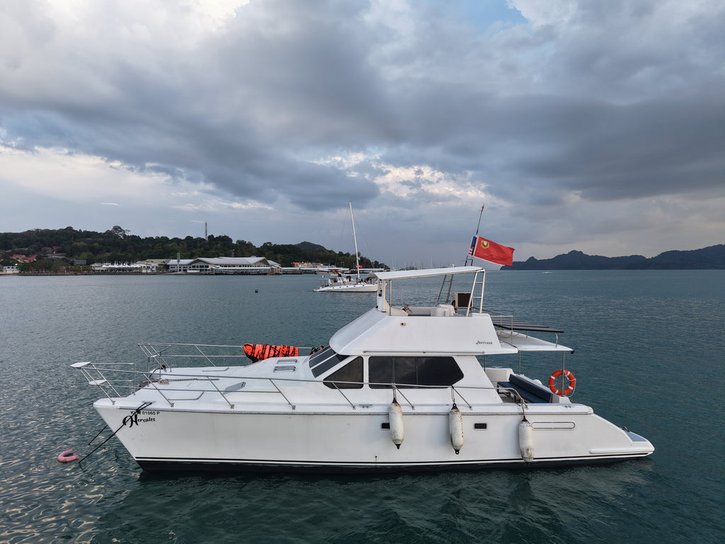 Hercules Private Yacht Charter – Luxury Party & Sunset Cruise Experience (4 Hours)